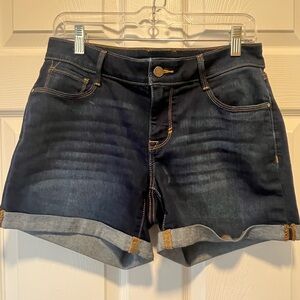 APT 9 Women’s mid rise jean shorts Size 8